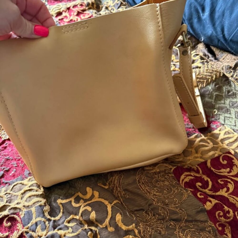 Portland Leather AP Butterfly Crossbody in Champange.